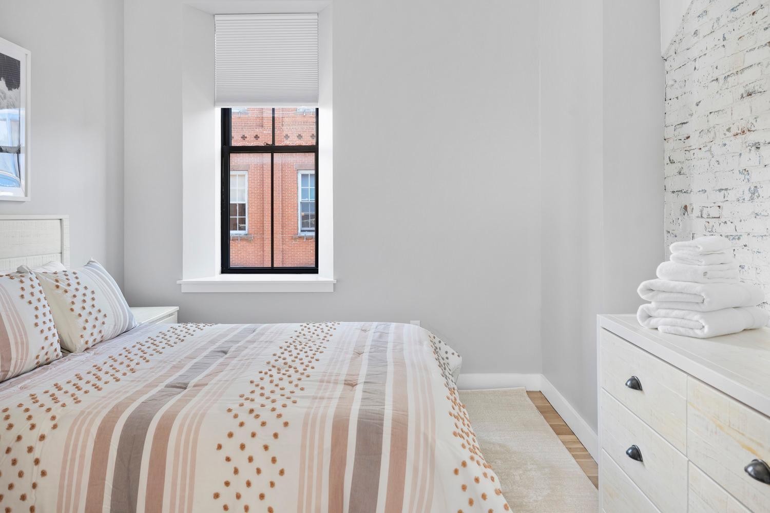 Modern Remodeled Loft In Portlands Iconic Old Port Apartment Exterior photo