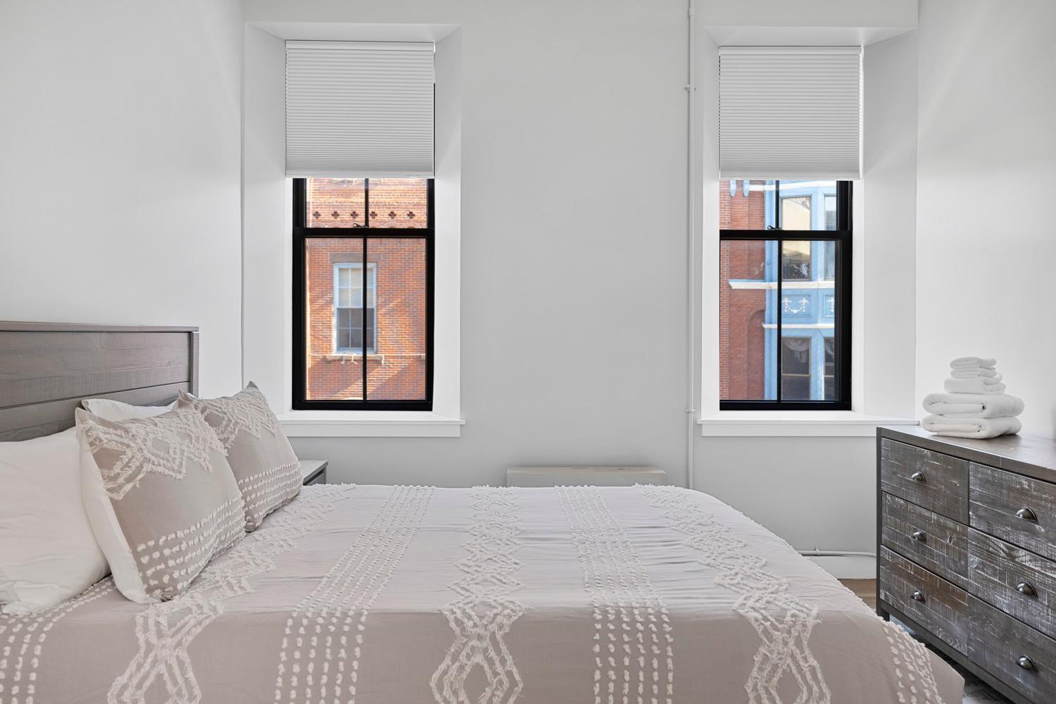Modern Remodeled Loft In Portlands Iconic Old Port Apartment Exterior photo